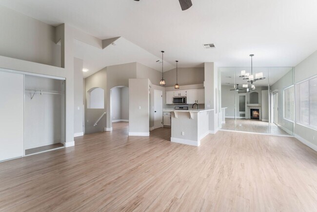 Building Photo - Charming 2-Bedroom Condo with Modern Comforts!