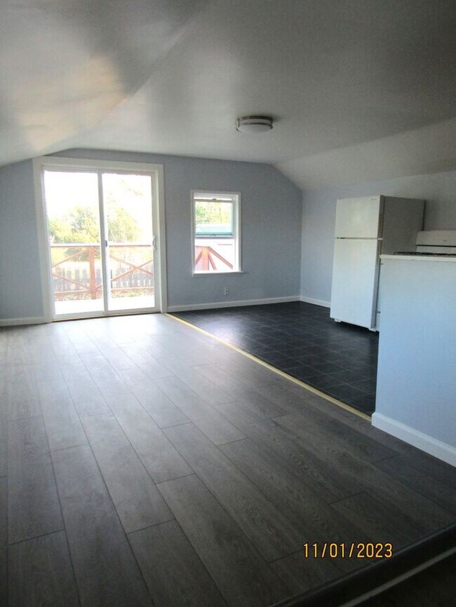 Building Photo - Newly Remodeled Cozy One Bed, One Bath Cou...