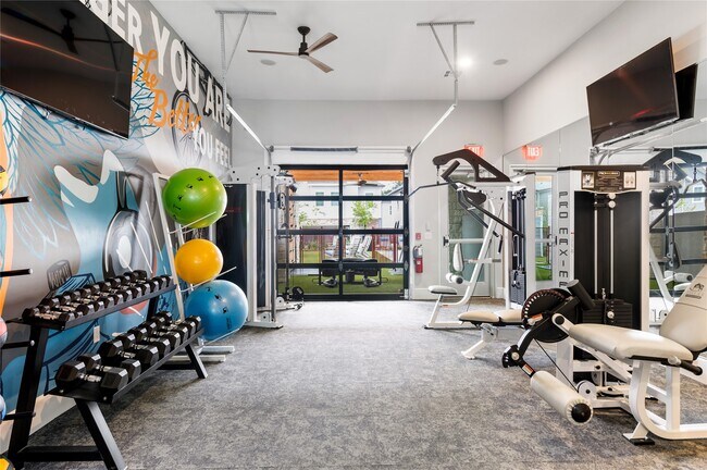 Foto del edificio - 28325 Birnham Woods Dr