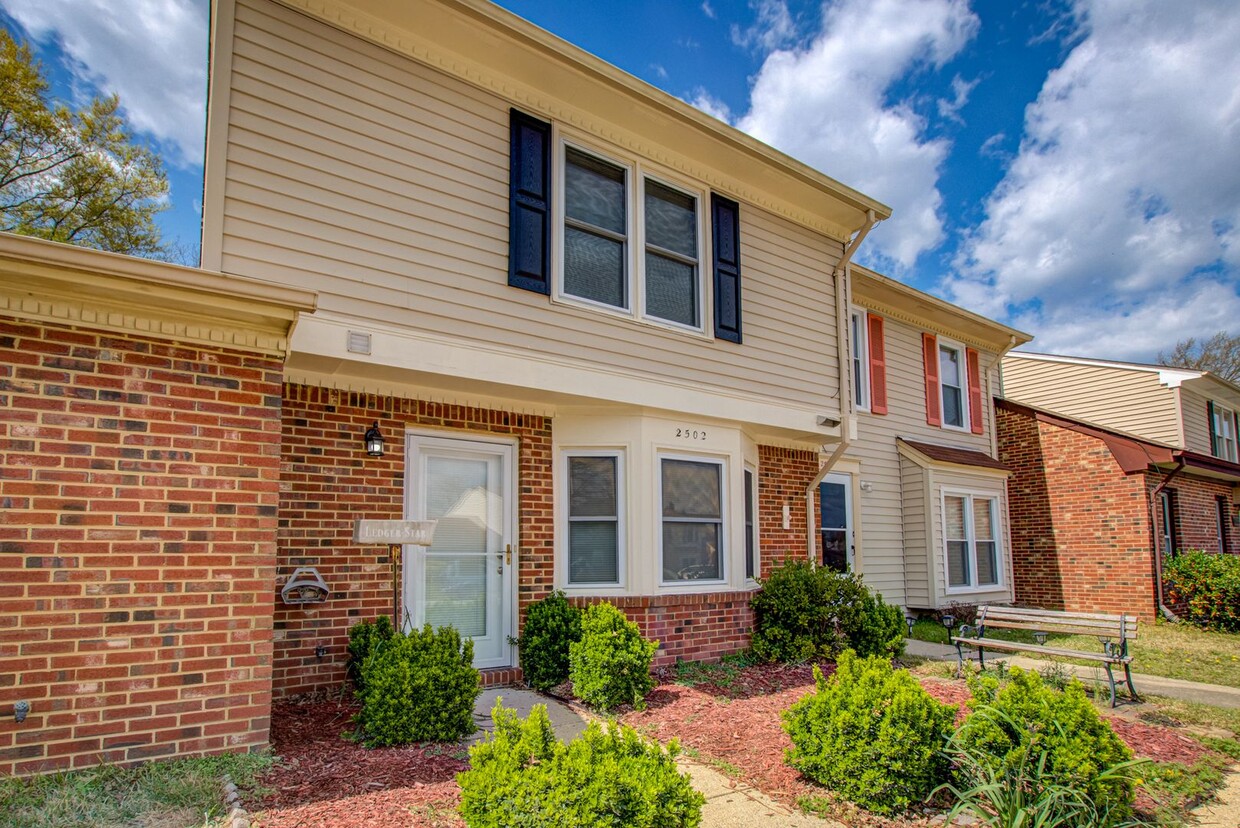 Foto principal - Newly Renovated Townhome in Western Branch...