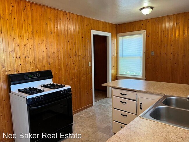 Building Photo - 4 br, 2 bath House - 1955 Chemeketa St NE
