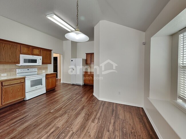 Foto del edificio - 432 Round Rock Rd