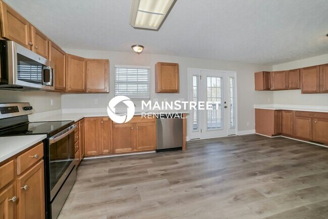 Building Photo - 3 Bedroom Pet-Friendly Home in KNOXVILLE, TN with Main Street Renewal