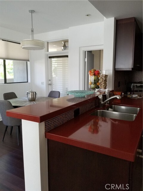 Foto principal - 850 E Palm Canyon Dr