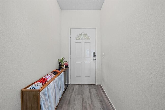 Building Photo - 5739 Baldwin Elm St