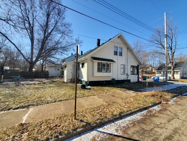 Photo - 601 Lathrop St (Lansing, MI) House
