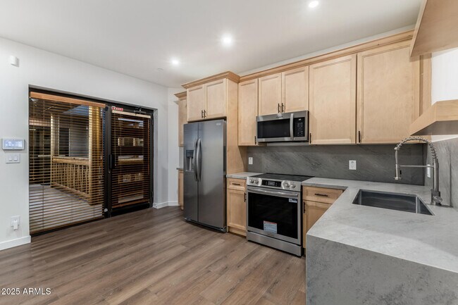 Building Photo - 12005 N Panorama Dr