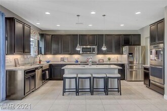 Building Photo - 1062 N Water St