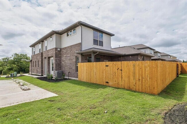 Foto del edificio - 2500 Forest Creek Dr