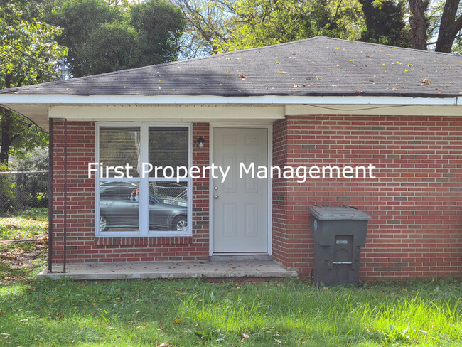 Building Photo - 2-bedroom Duplex