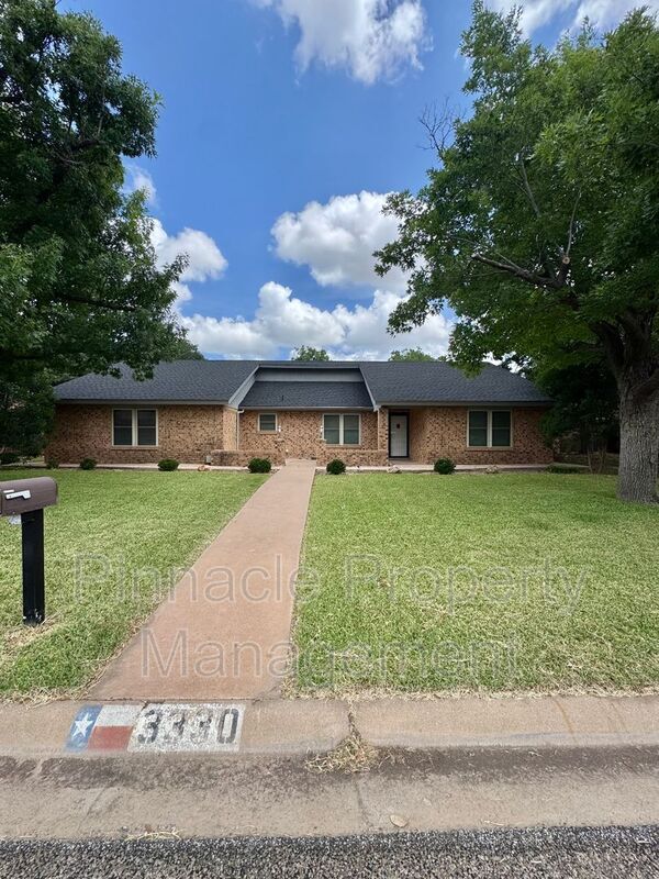 Foto del edificio - 3330 Briargrove Ln