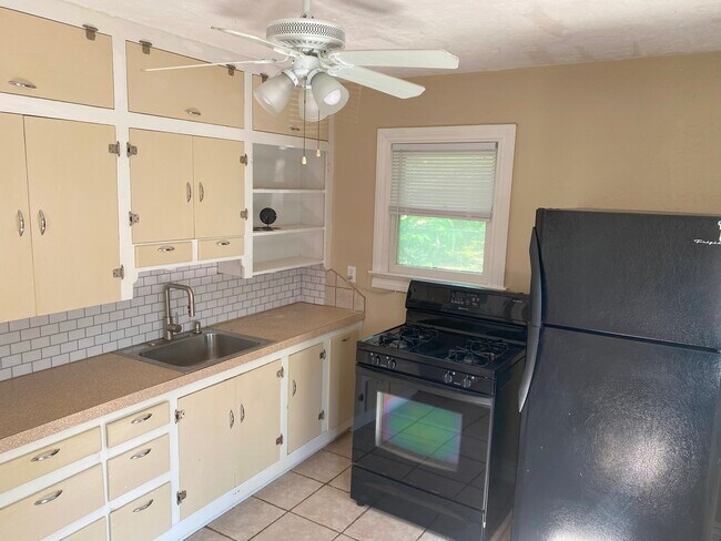 Foto del edificio - 325 E Duffy St