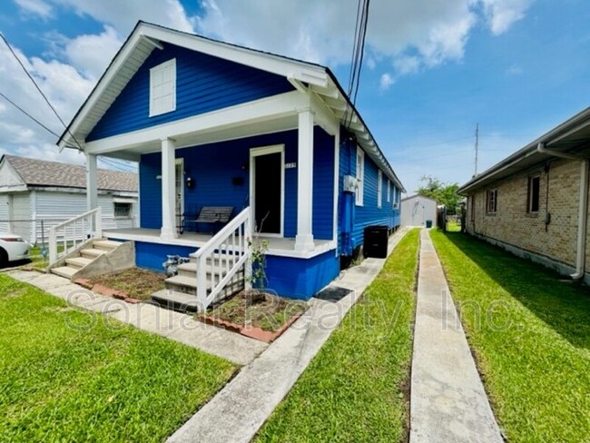 Building Photo - 2129 Mandolin St