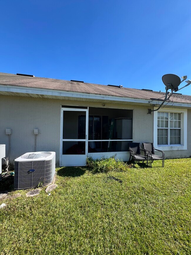 Foto del edificio - 2361 Water View Loop