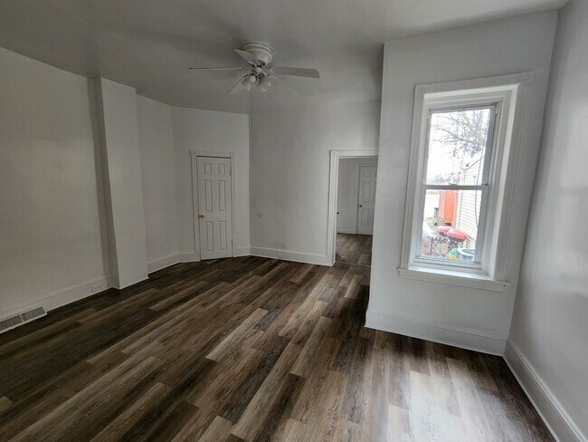 Foto del edificio - 834 E 17th St