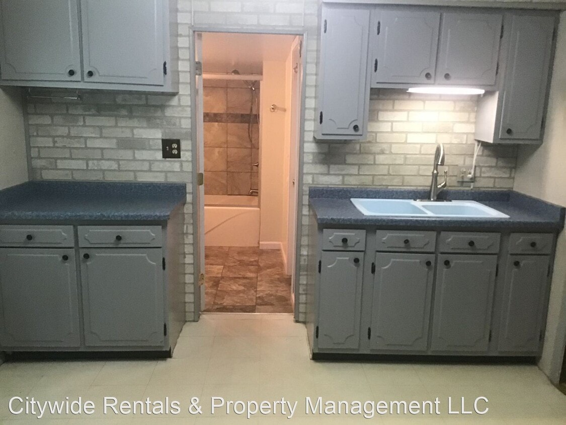 Primary Photo - 3 br, 1 bath House - 1200 S 91st St