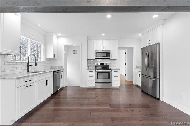 Foto del edificio - 25161 Meridian Rd