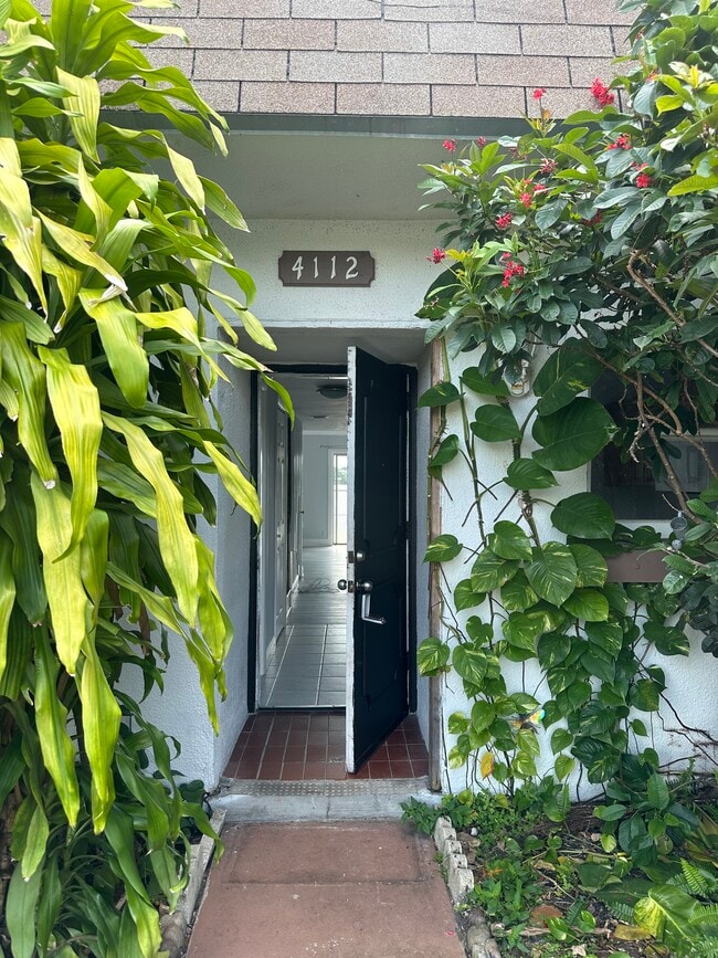Building Photo - 4112 SW 61st Ave