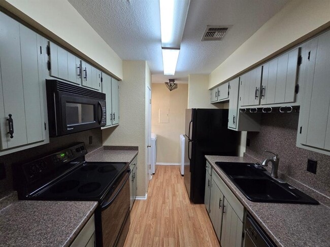Building Photo - 5669 Birchmont Dr