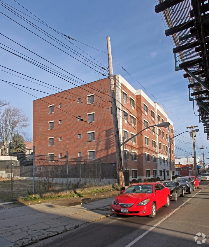 Building Photo - 4453 White Plains Rd