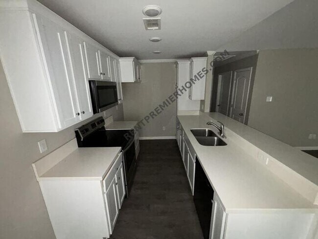 Building Photo - 65 Buena Vis Dr