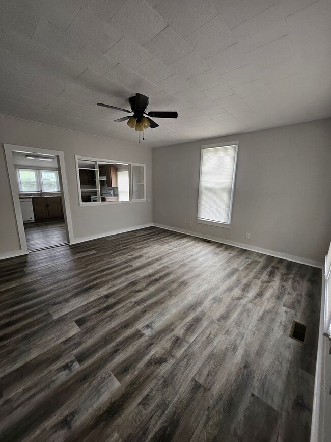 Foto del edificio - 3 bed, 1 bath in a great location! Beautif...