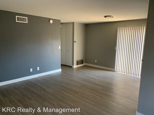Building Photo - 2545-2559 White Oak Pl
