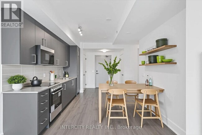 Building Photo - 2075-2075 King Rd
