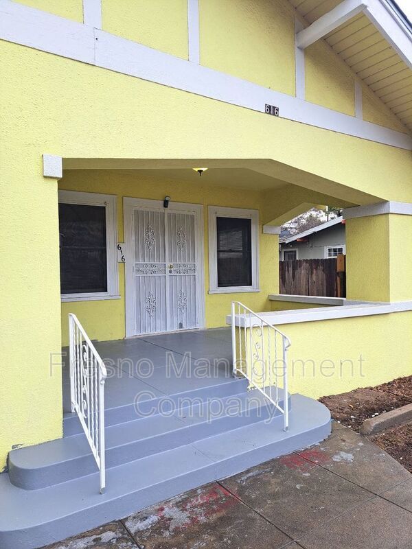 Building Photo - 616 N Echo Ave