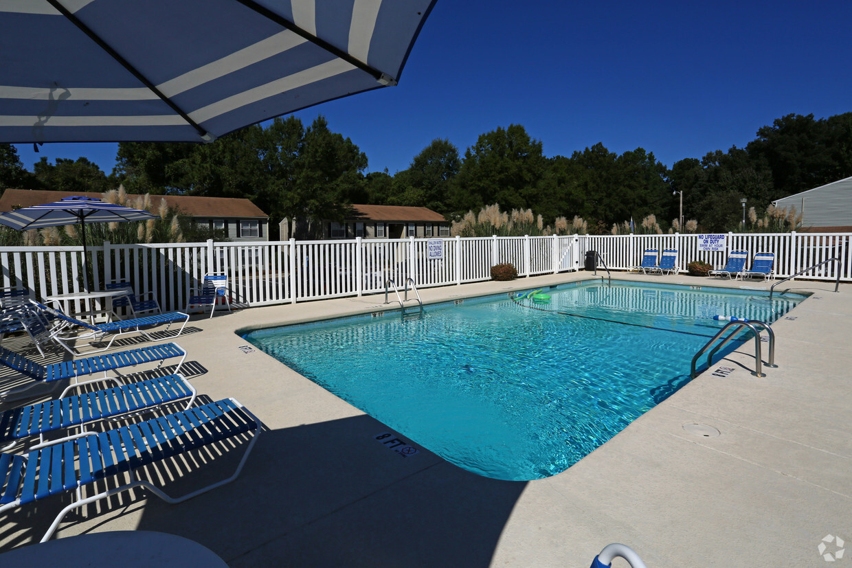 Sparkling Pool Area - Autumn Ridge