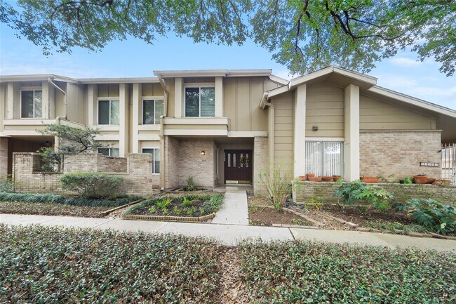 Building Photo - 11683 Village Place Dr