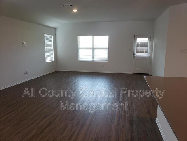 Foto del edificio - 5820 Bianca Dr