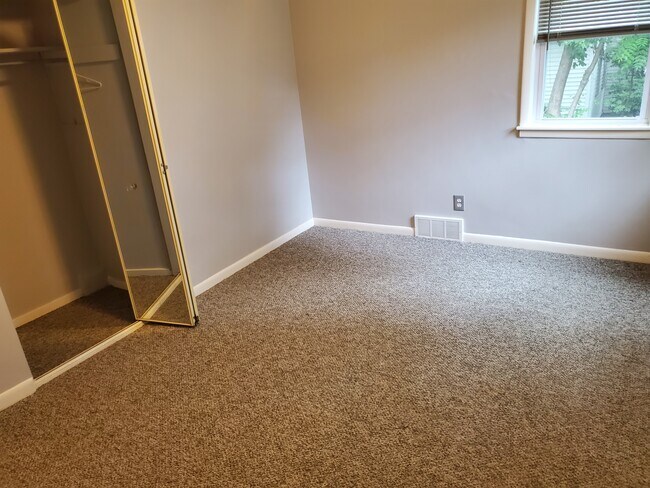 Bdrm.. 2 - 28 Hincher St