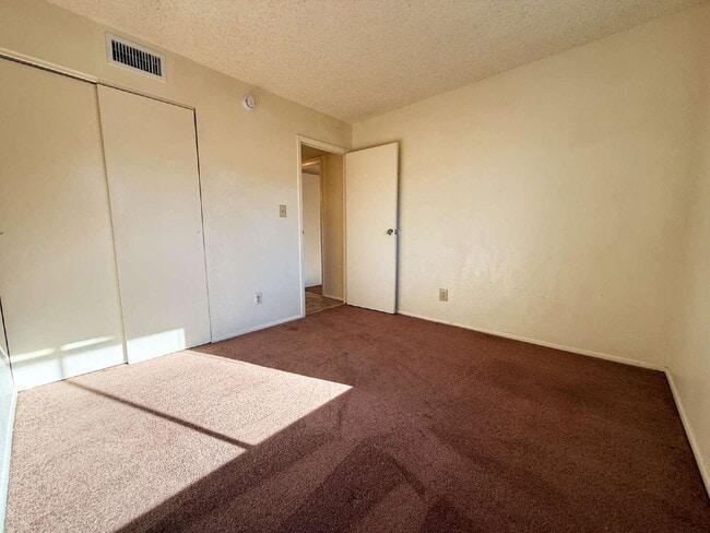Building Photo - "Charming 2-Bedroom Oasis in Phoenix with ...