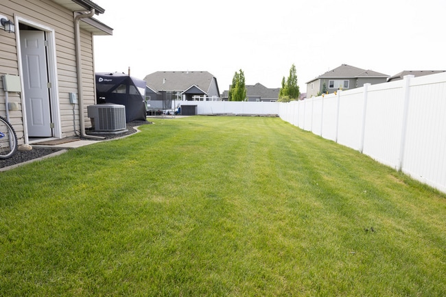 Building Photo - 2275 W Freeland Dr