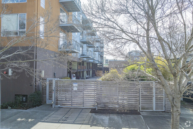 Parking Entrance - Avenue West