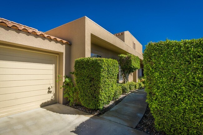 Building Photo - 50 Oak Tree Dr
