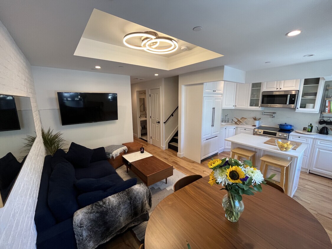 Living + Kitchen - 450 Hart St