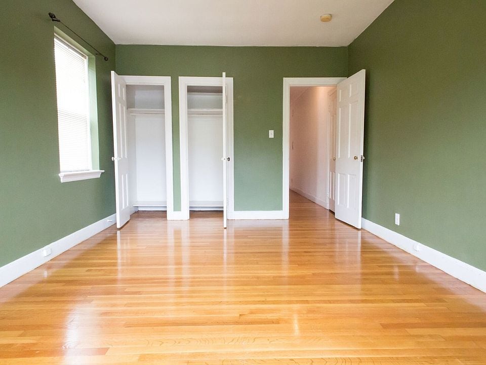Primary Photo - 23 Fairbanks St