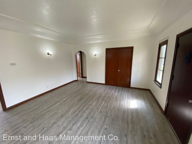 Building Photo - 2141 Chestnut Ave
