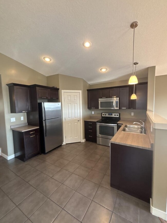 Building Photo - 3 bedroom in Grande Prairie AB T8W 0J3