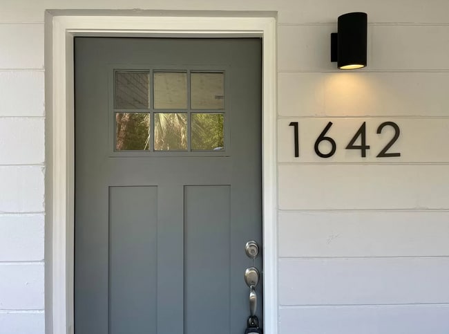 Building Photo - 1642 Main St