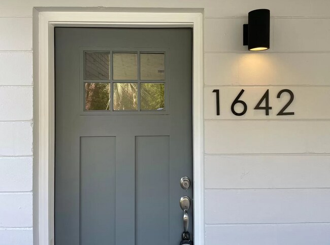 Foto del edificio - 1642 Main St