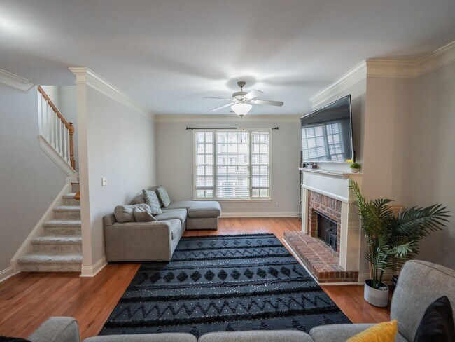 Building Photo - 4 Bedroom Townhome in Smyrna