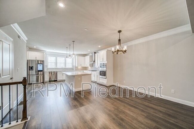 Building Photo - 1363 Harris Way S