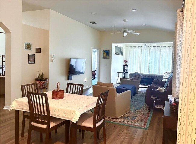 Building Photo - 251 Vista Del Lago Way