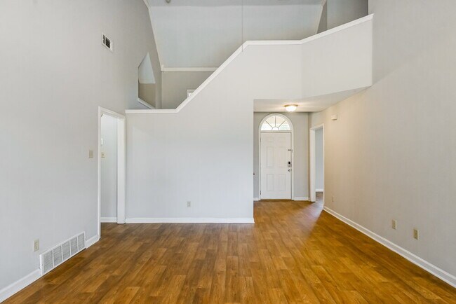 Building Photo - 15 Oakridge Cove