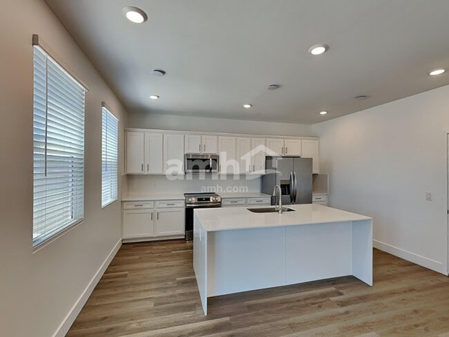 Building Photo - 9644 Harkes Dr