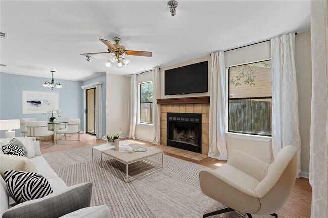 Foto del edificio - 8302 Spring Valley Dr