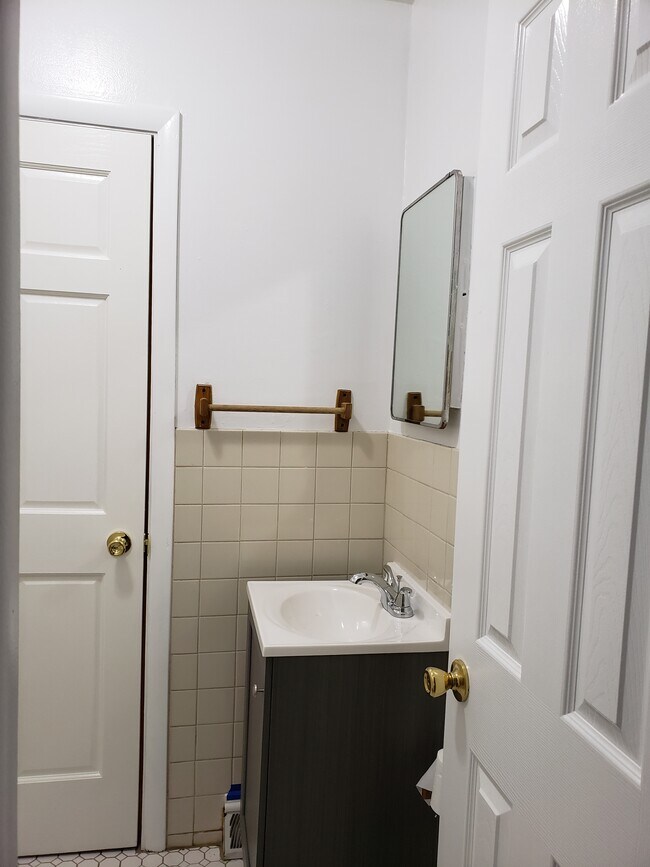 Building Photo - 543 5th St NW